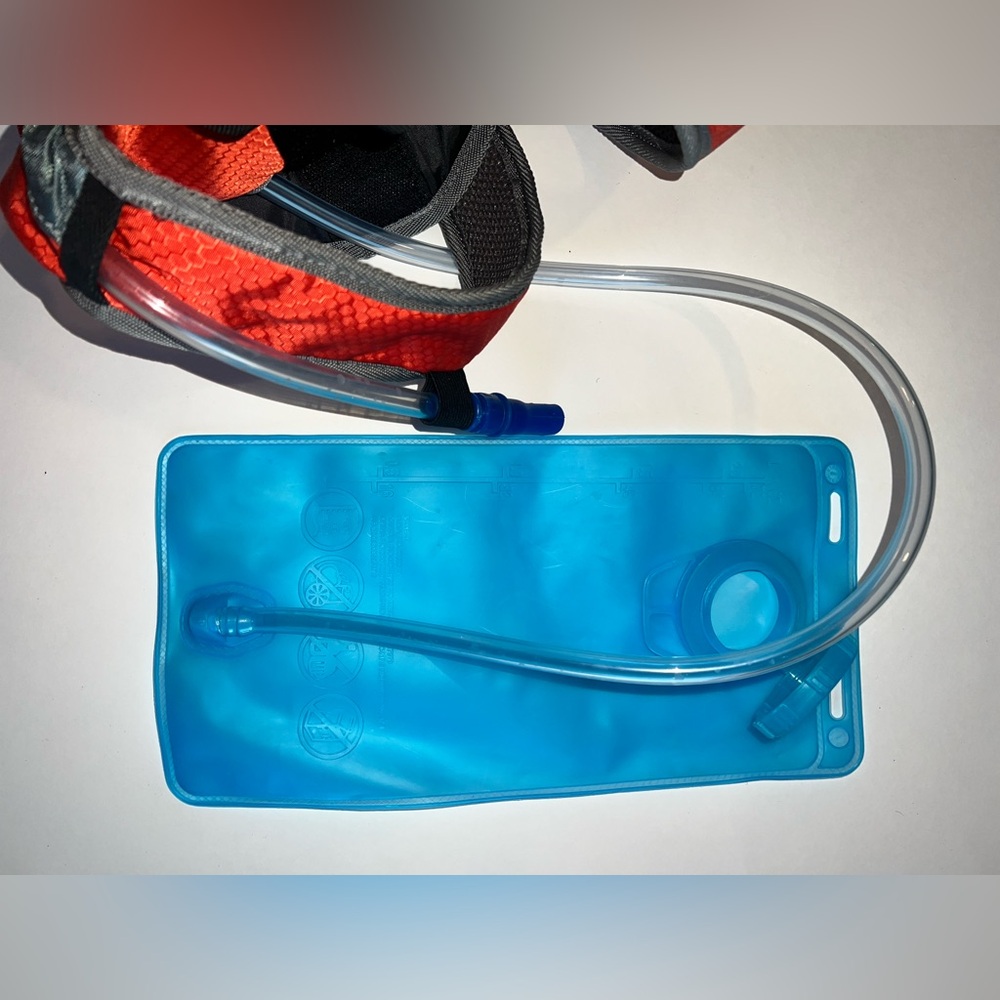 Quest Hydration Pack Backpack 2‎ Liter Orange Hiking Bag Water Bladder - Picture 4 of 6